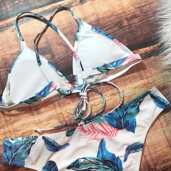 << White Palm Leaf Print Strappy Bikini >> - Picture 4 of 7